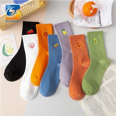 Chaussettes courtes brodées à la mode pour femmes