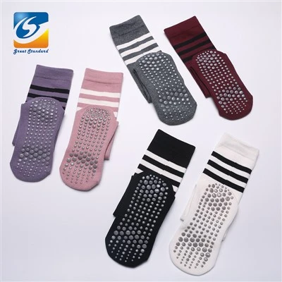 Chaussettes de yoga aux genoux