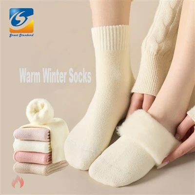 Chaussettes de femmes chaudes d'hiver